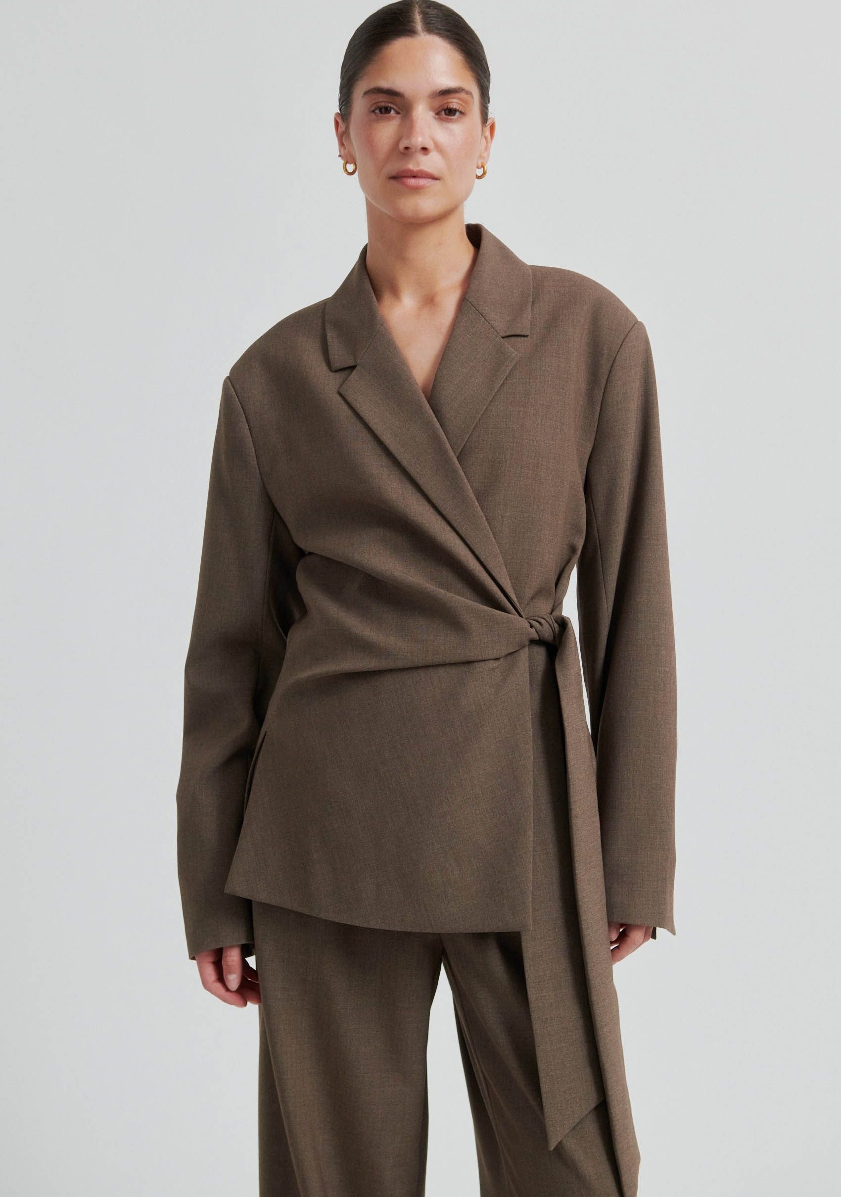 SECOND FEMALE BLAZER