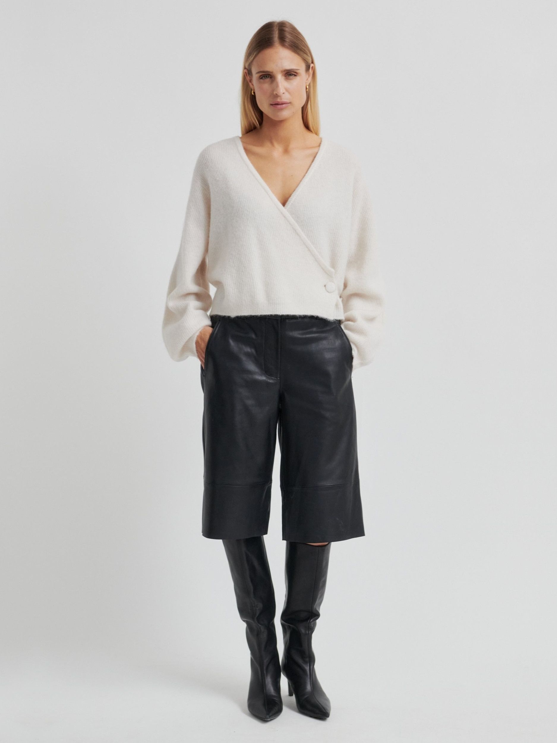 SECOND FEMALE BERMUDA