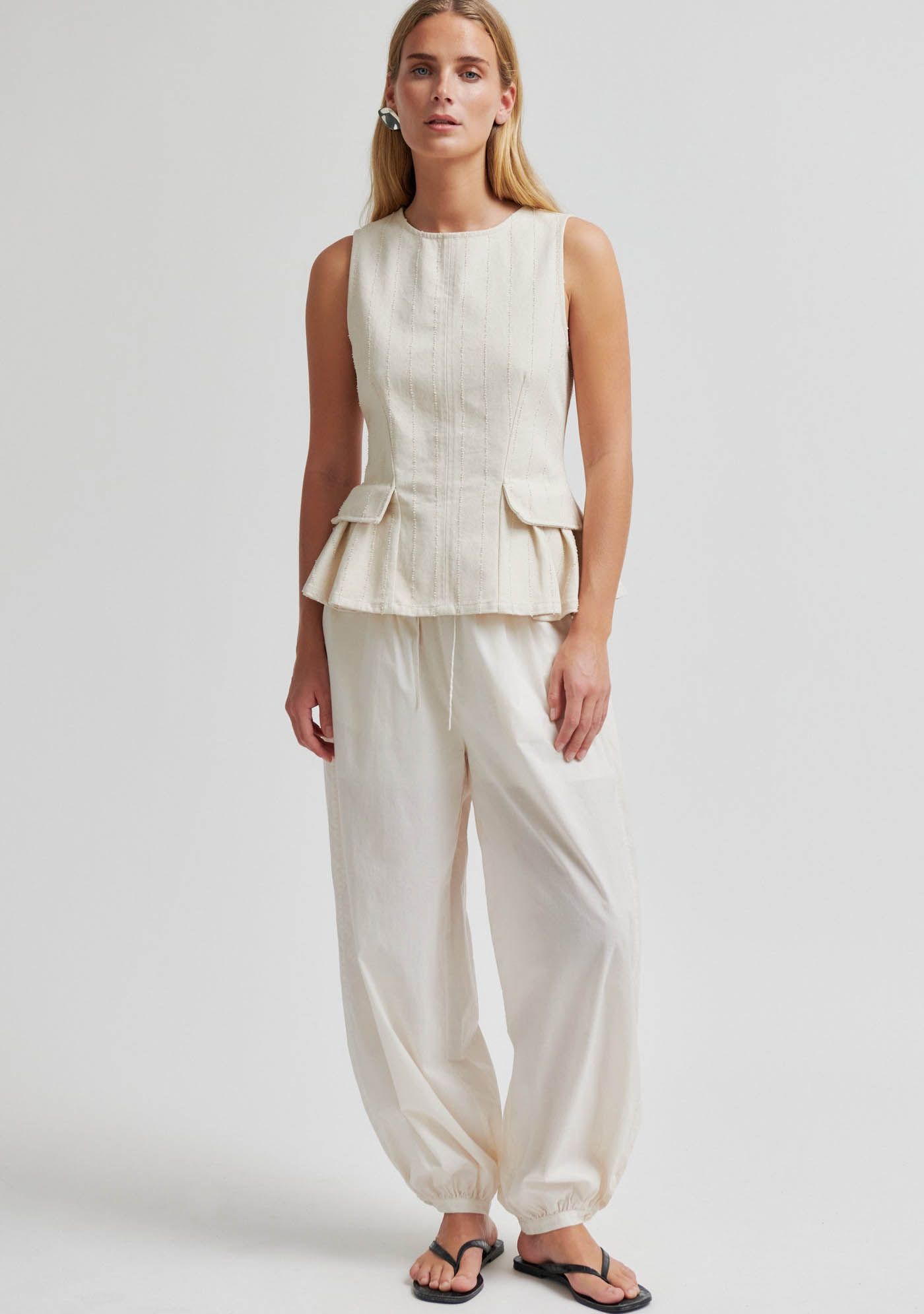 SECOND FEMALE HAREMBROEK