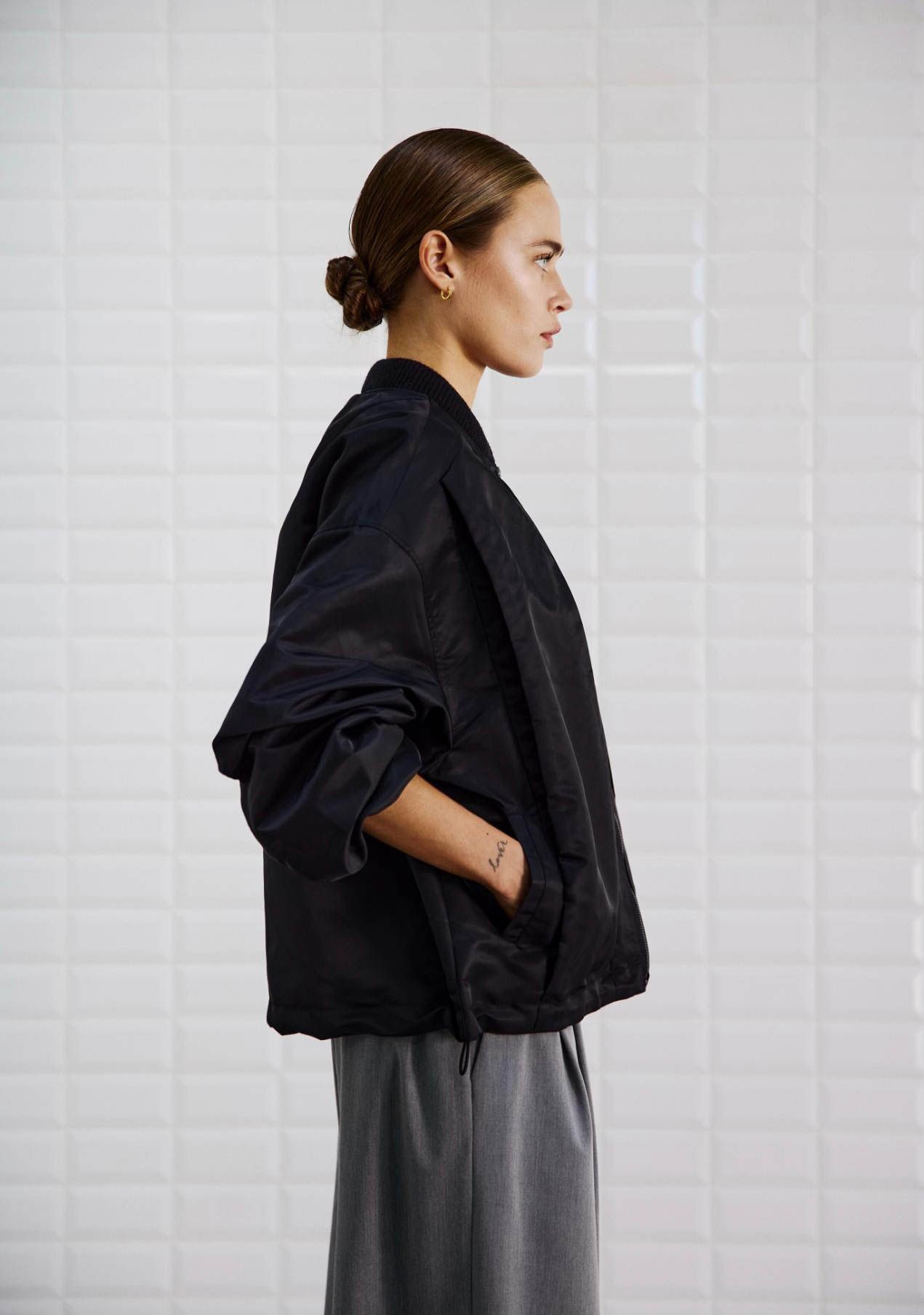 WITH BLACK BOMBERJACK