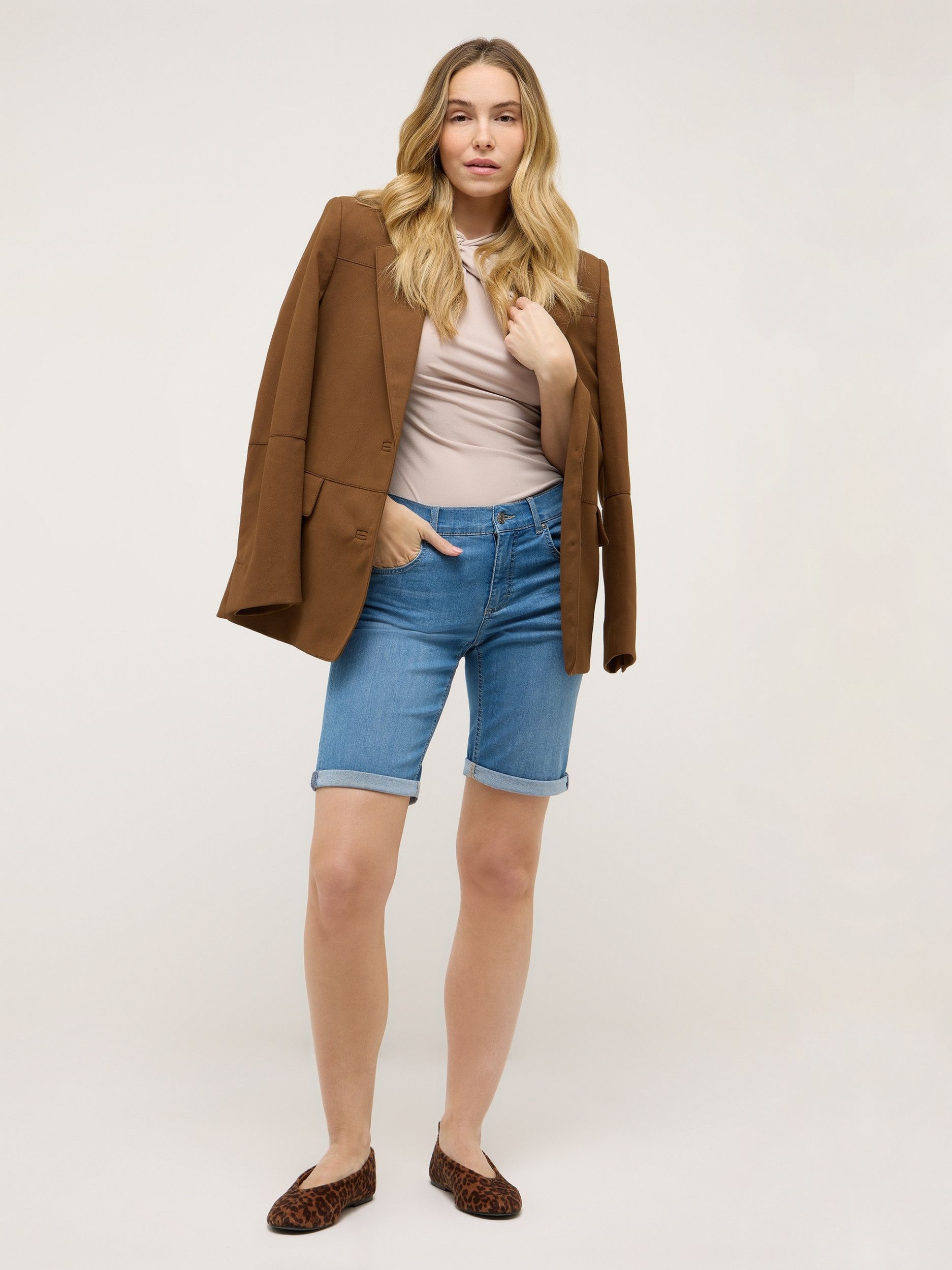 ANGELS SHORT