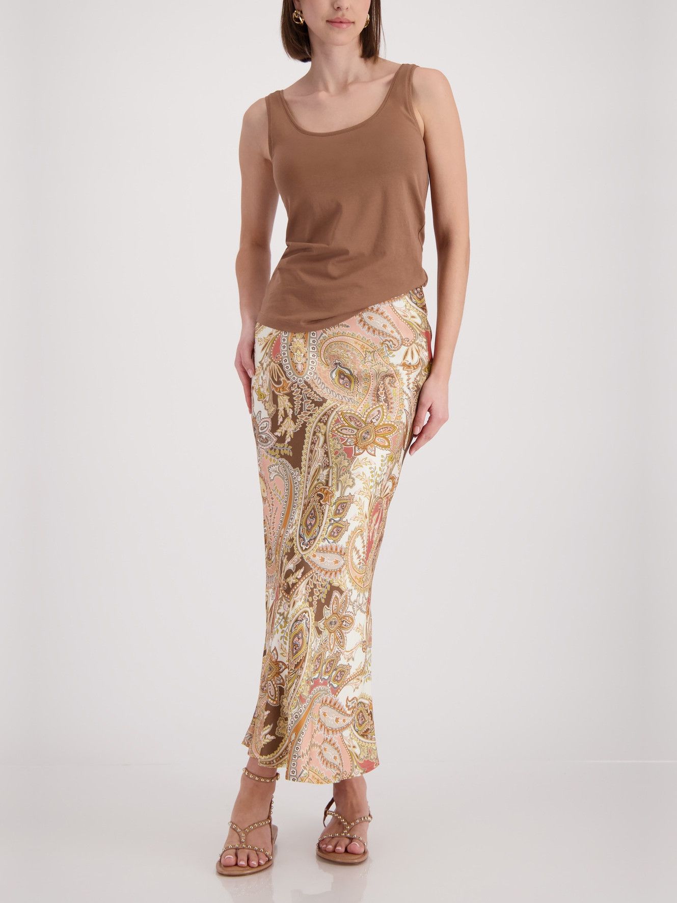 MONARI ROK
