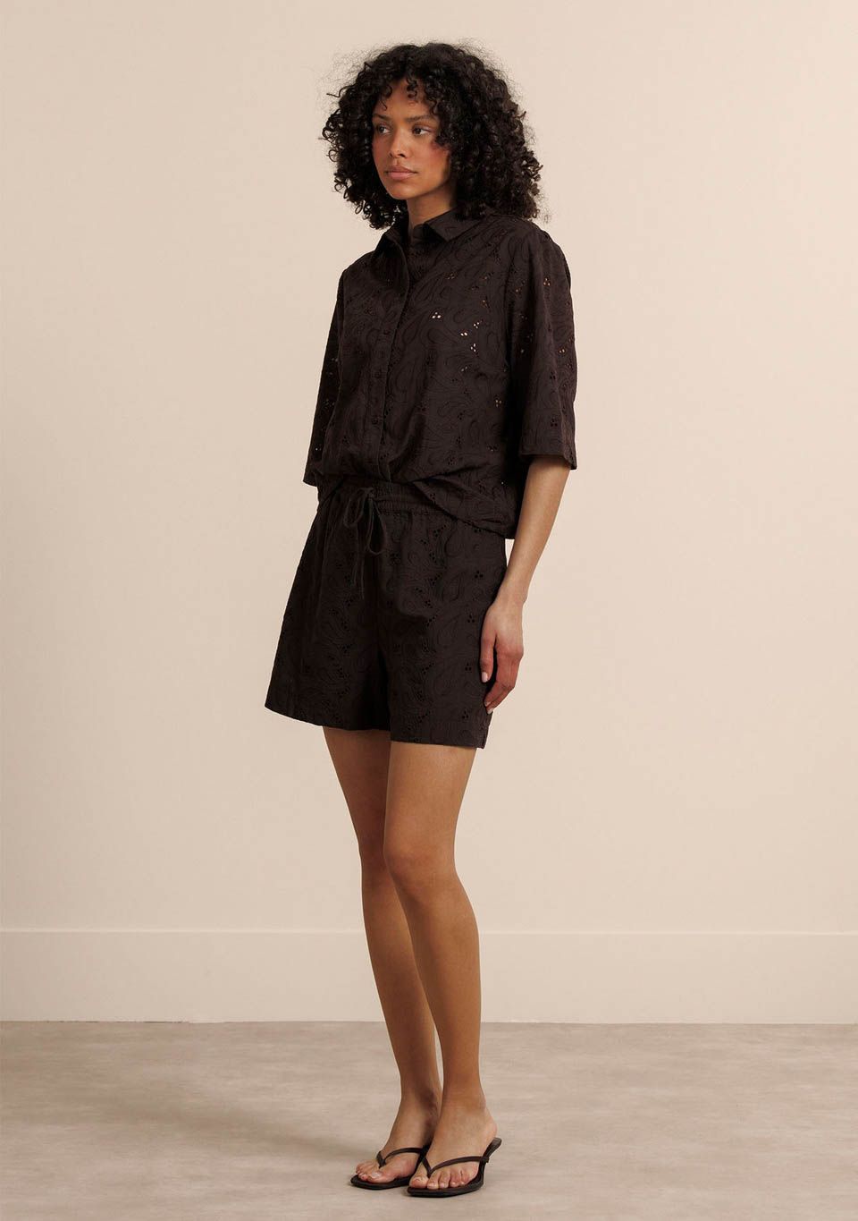 STUDIO ANNELOES - SHORT - Bruin