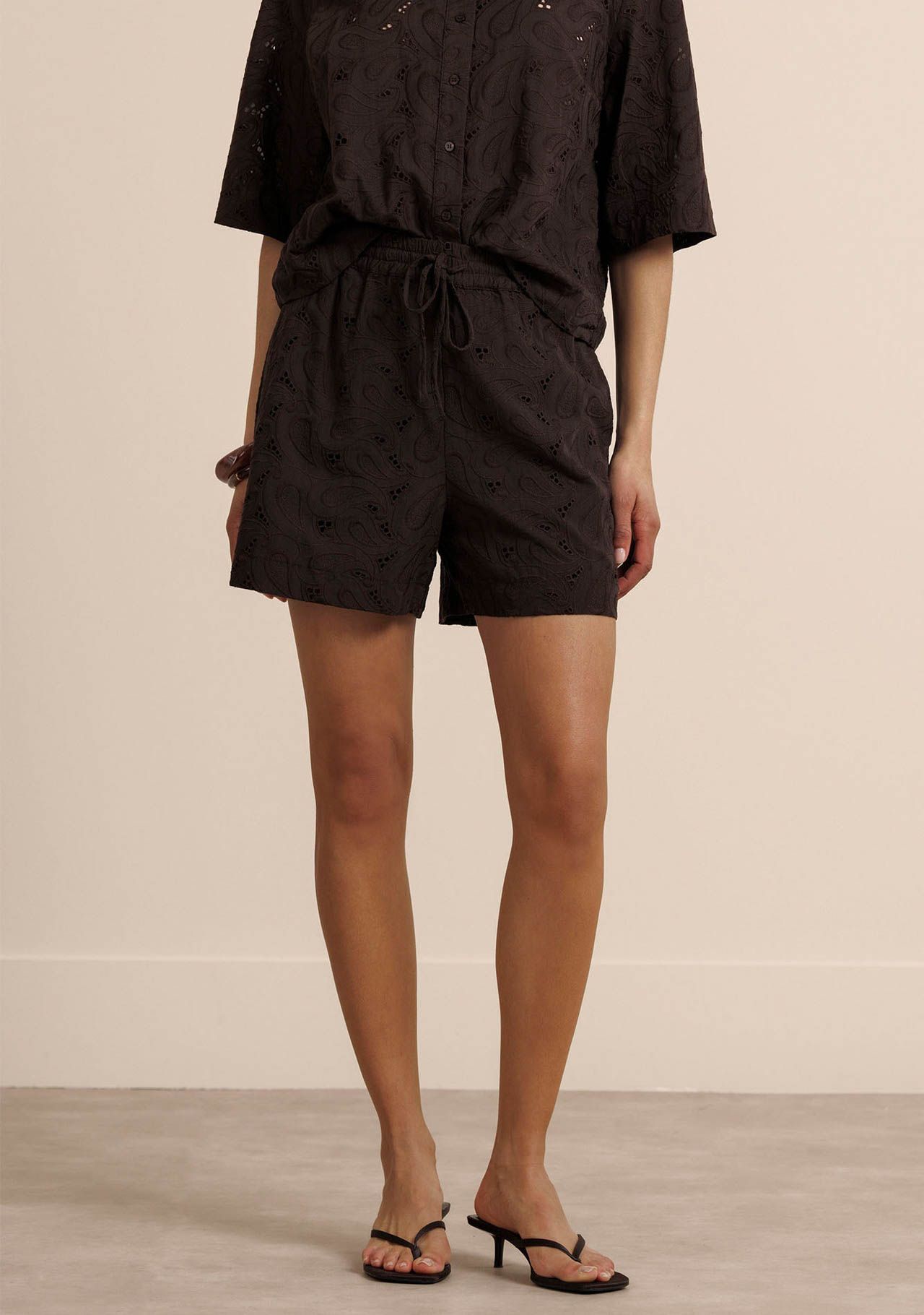 STUDIO ANNELOES - SHORT - Bruin