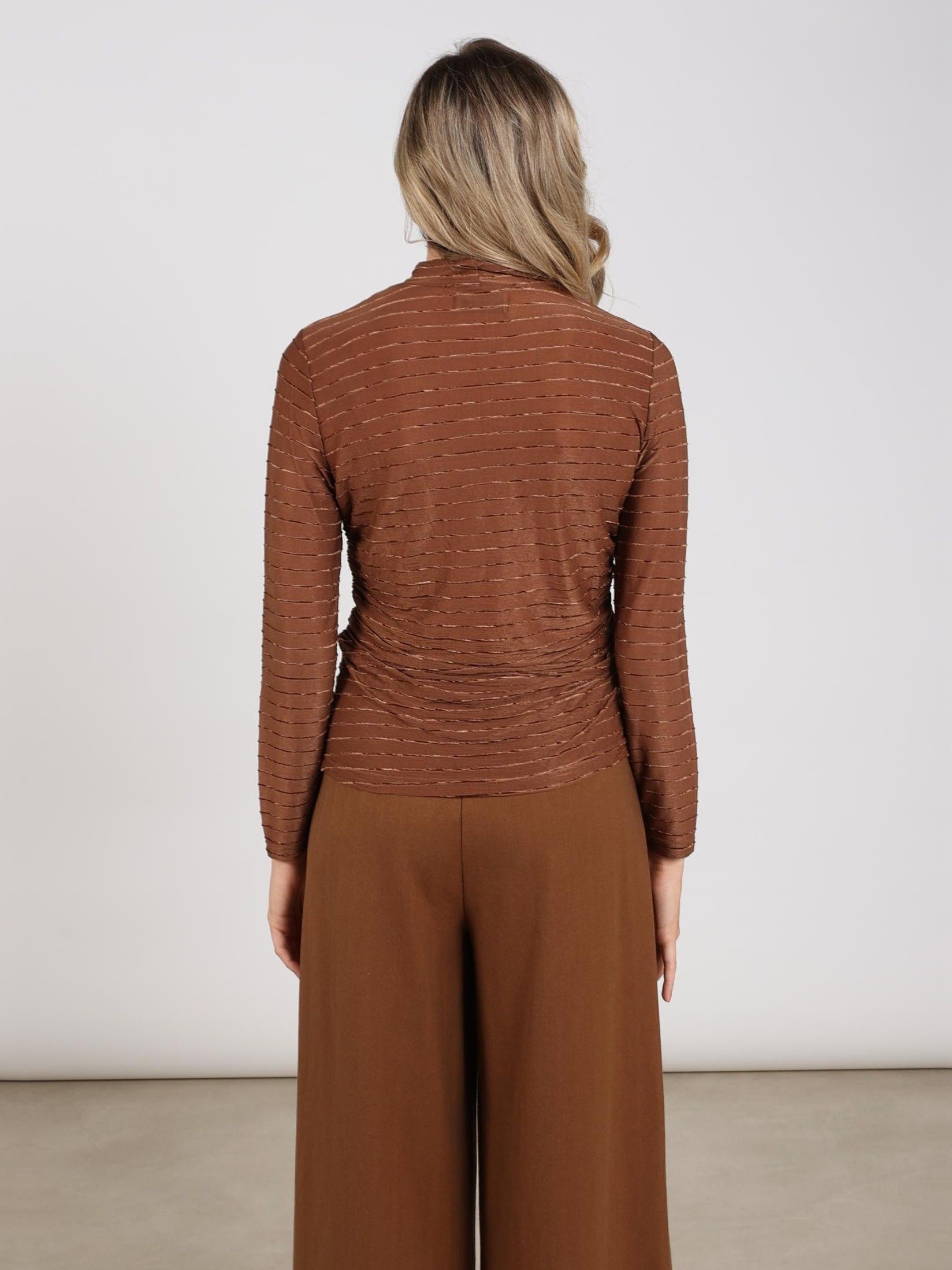 NUKUS - SHIRT - Bruin