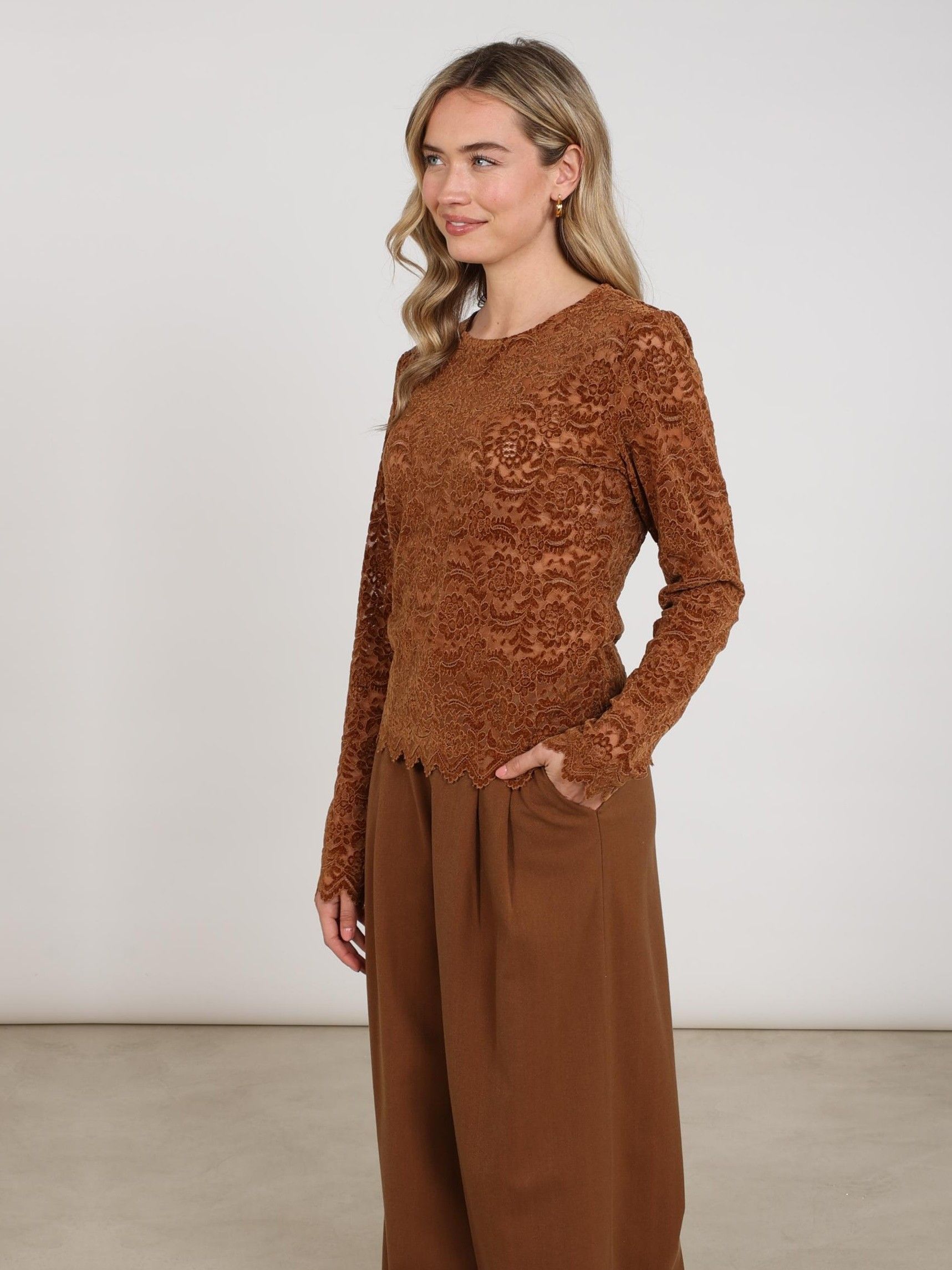 NUKUS - SHIRT - Bruin
