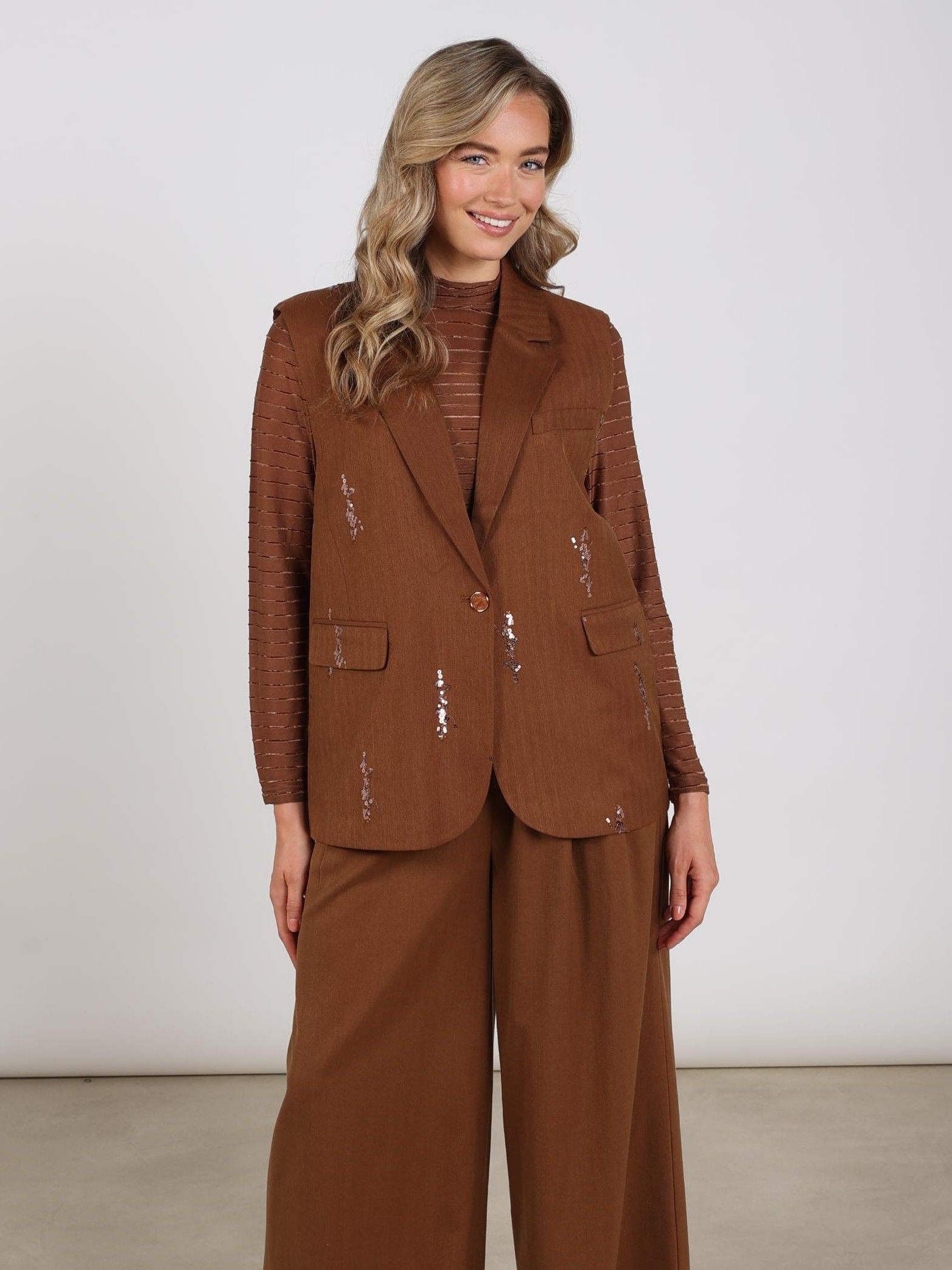 NUKUS - GILET - Bruin