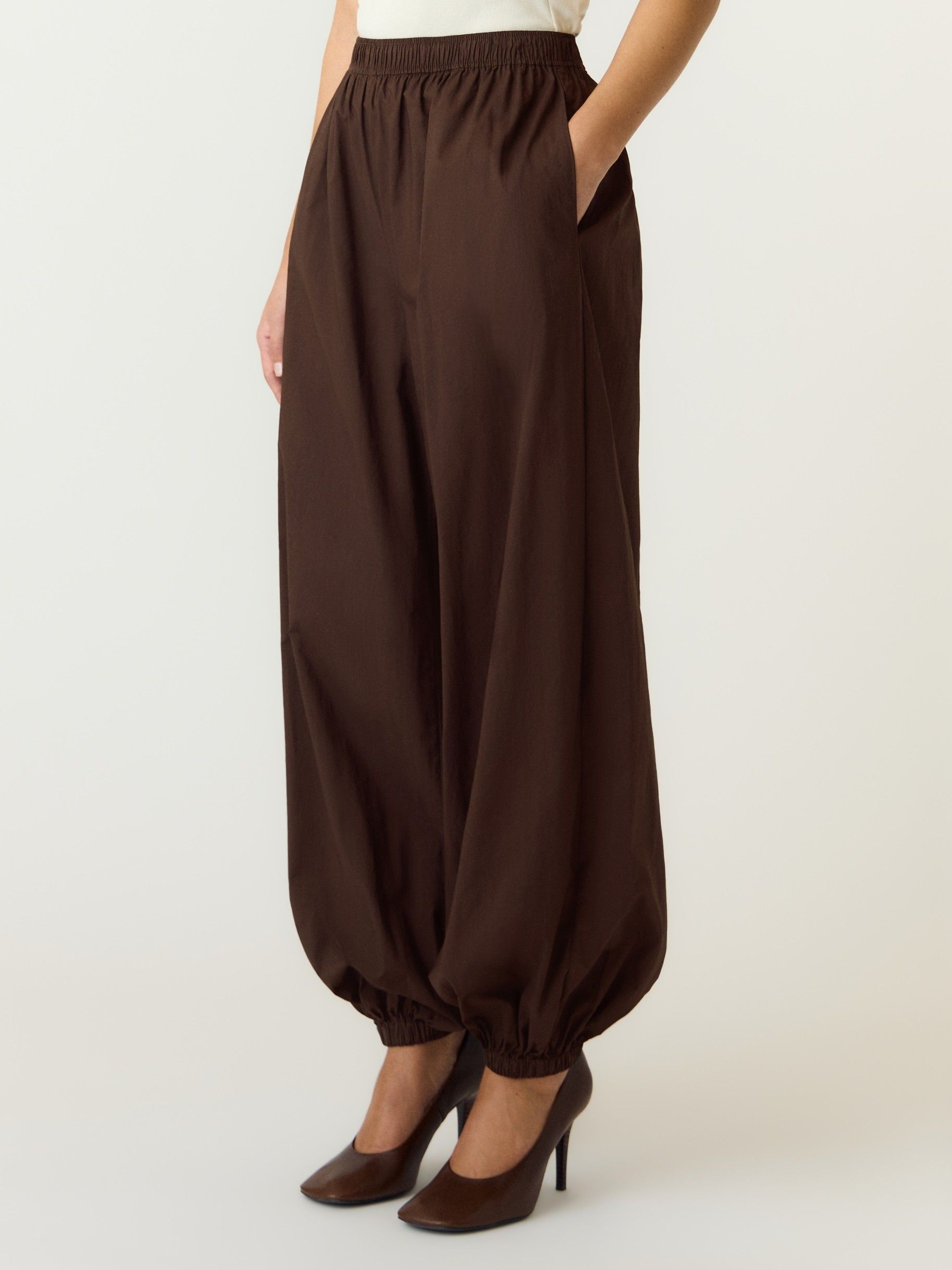 YAS - SHORT - Bruin