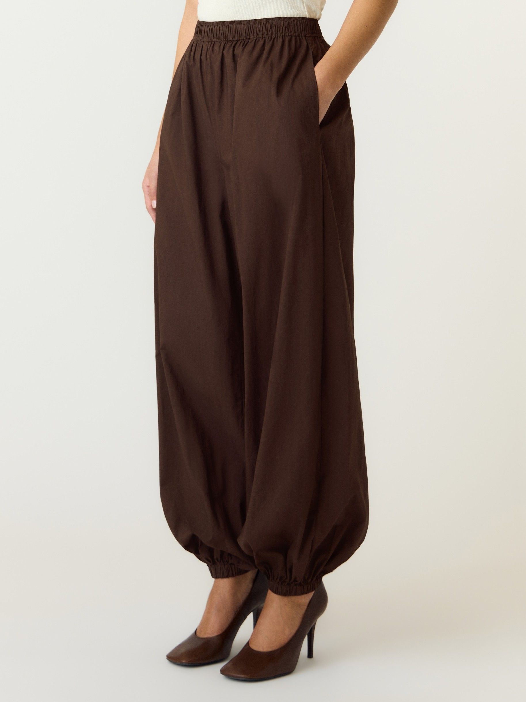 YAS - SHORT - Bruin