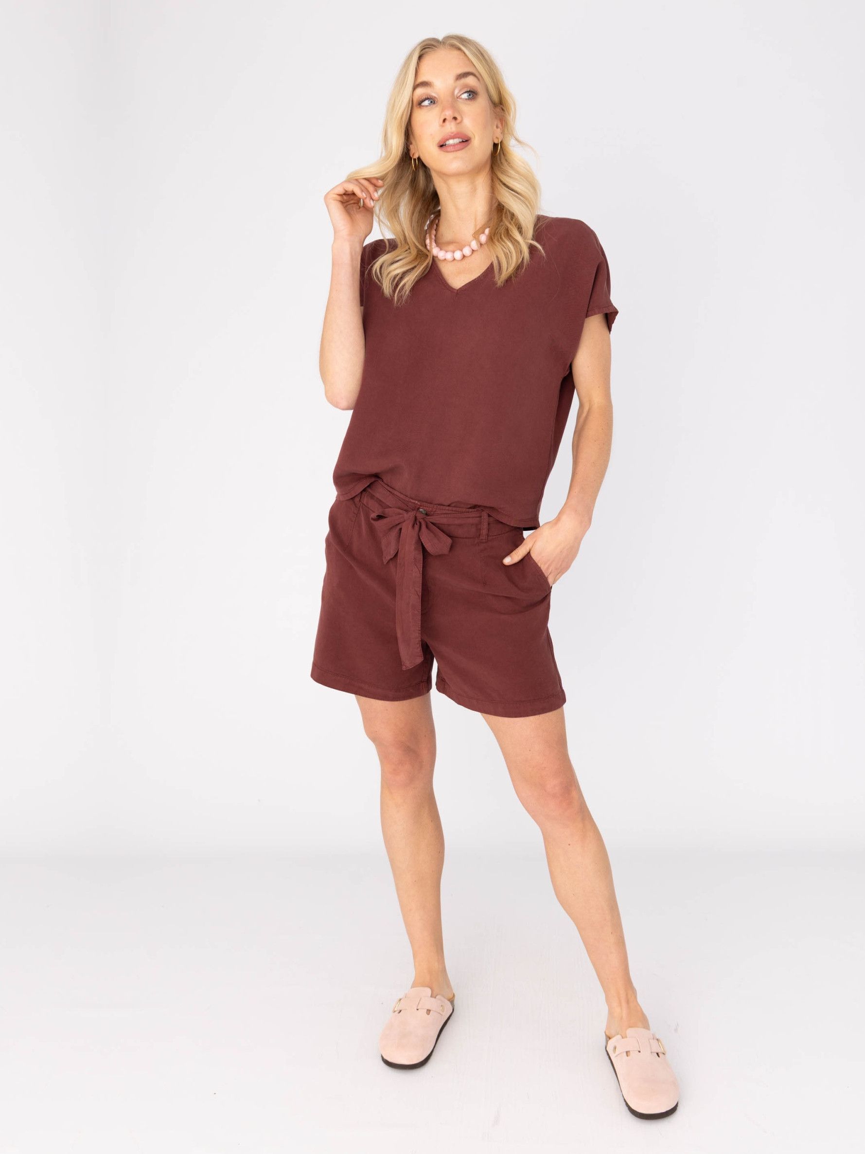 ANNA VAN TOOR SHORT