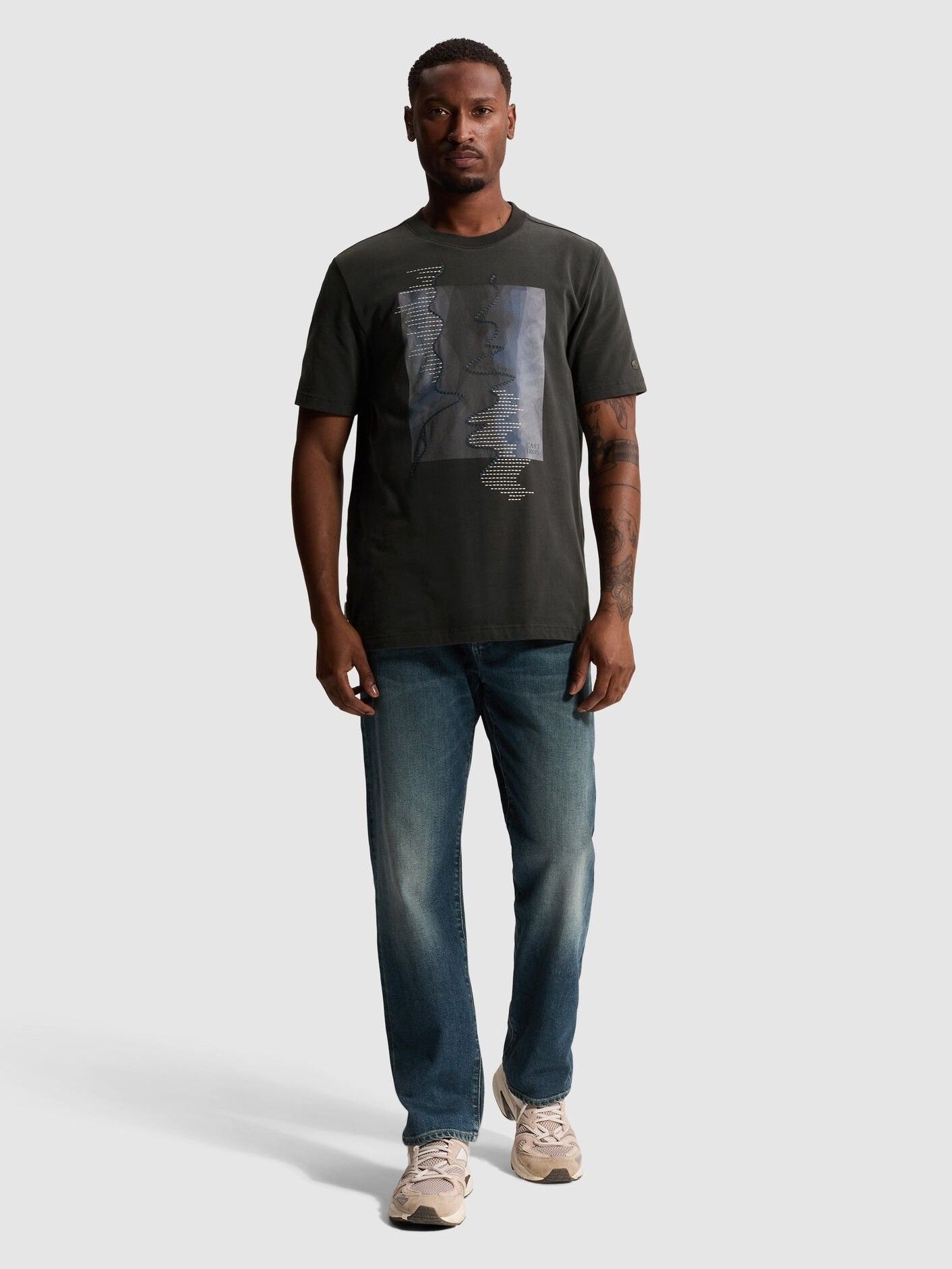 CAST IRON - TSHIRT - Zwart