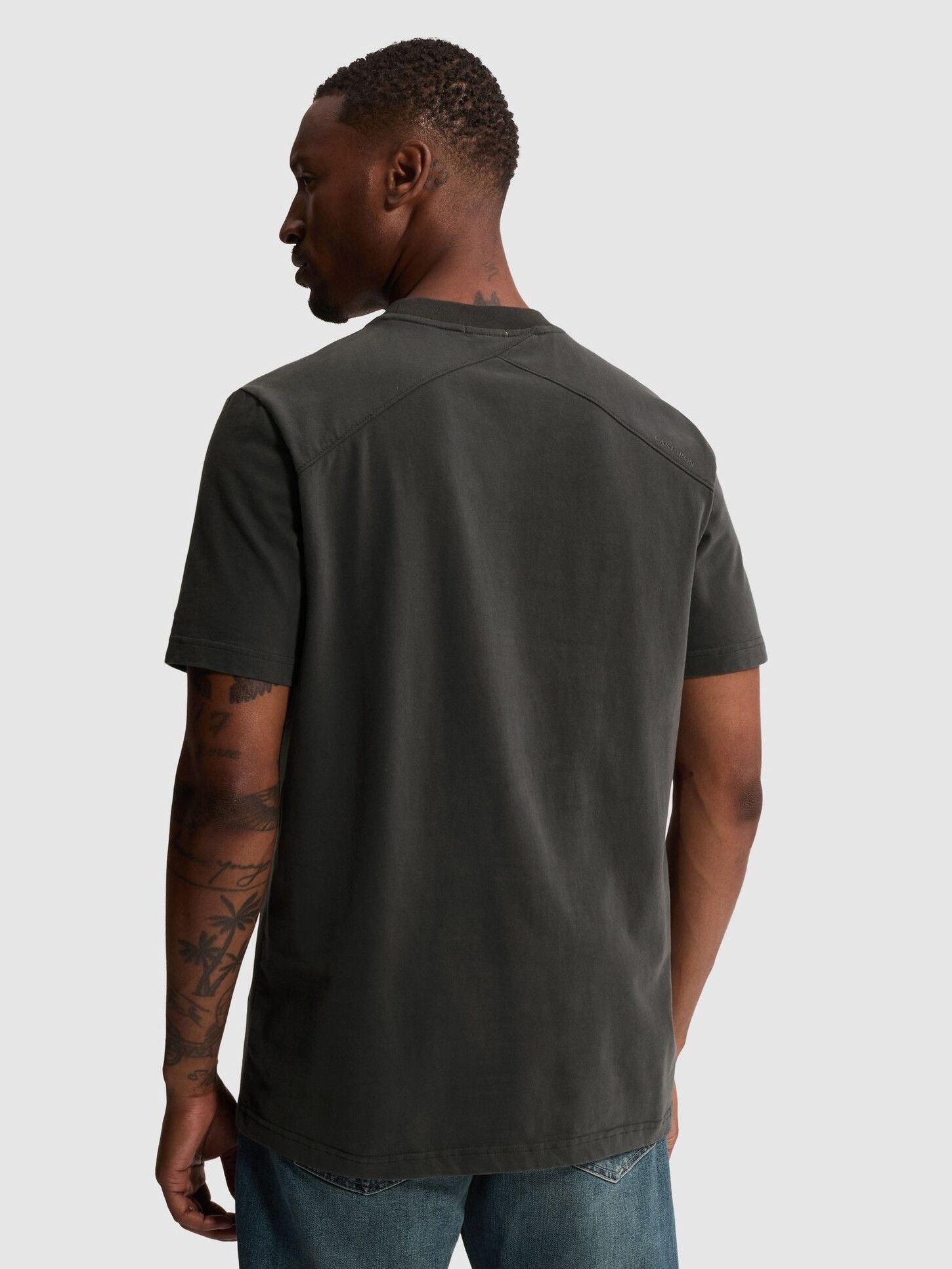 CAST IRON - TSHIRT - Zwart