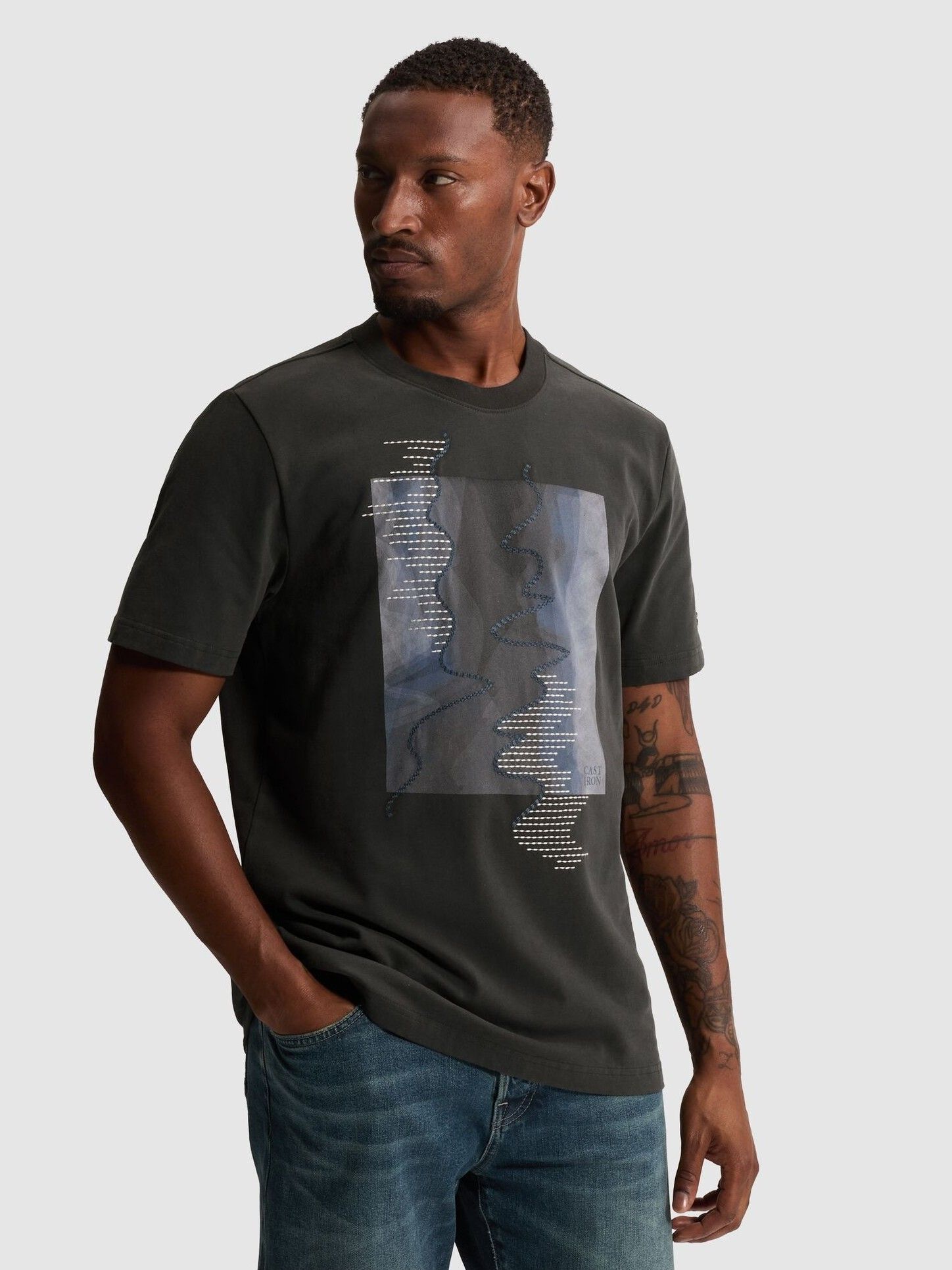 CAST IRON - TSHIRT - Zwart