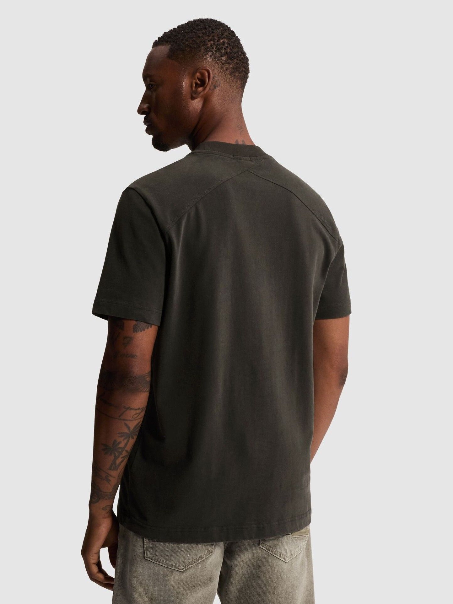 CAST IRON - TSHIRT - Zwart