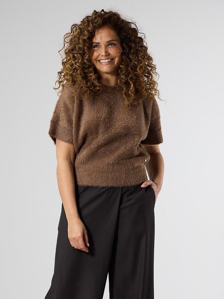 LABEL DOT - TRUI - Bruin