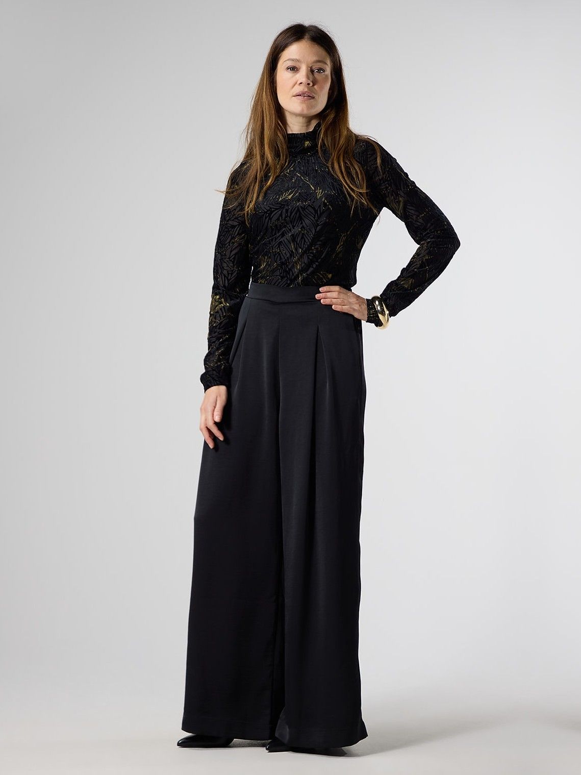LABEL DOT - SHIRT - Zwart