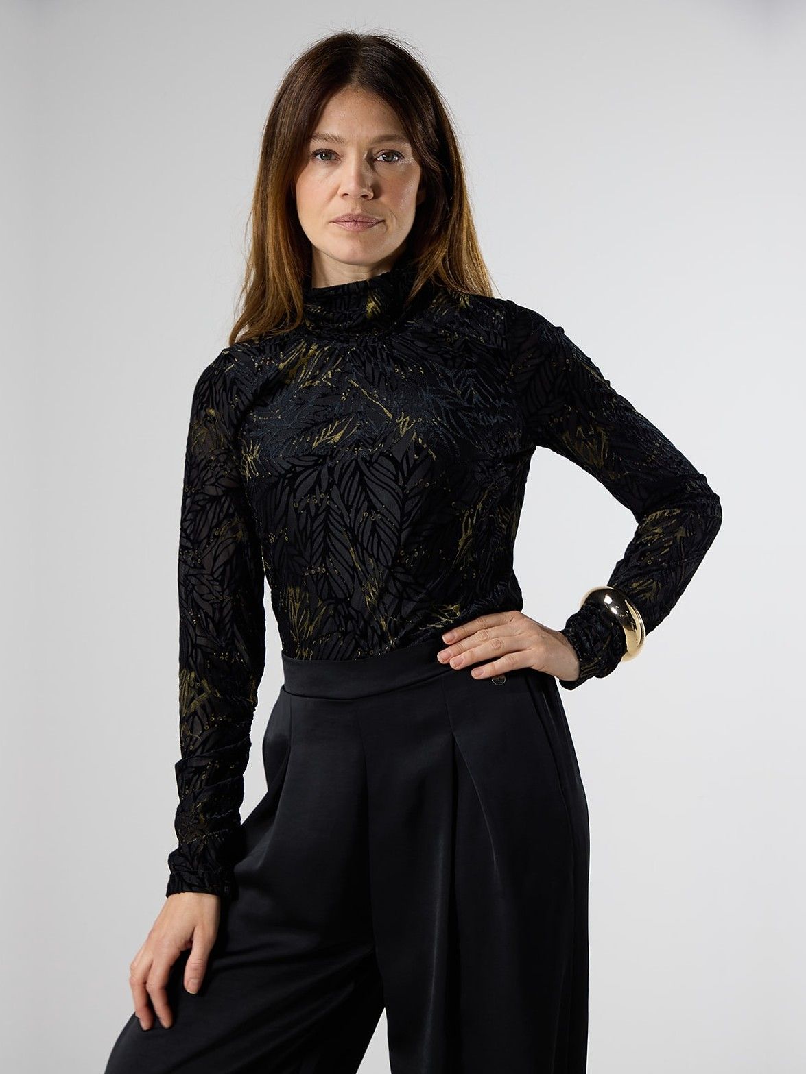 LABEL DOT - SHIRT - Zwart