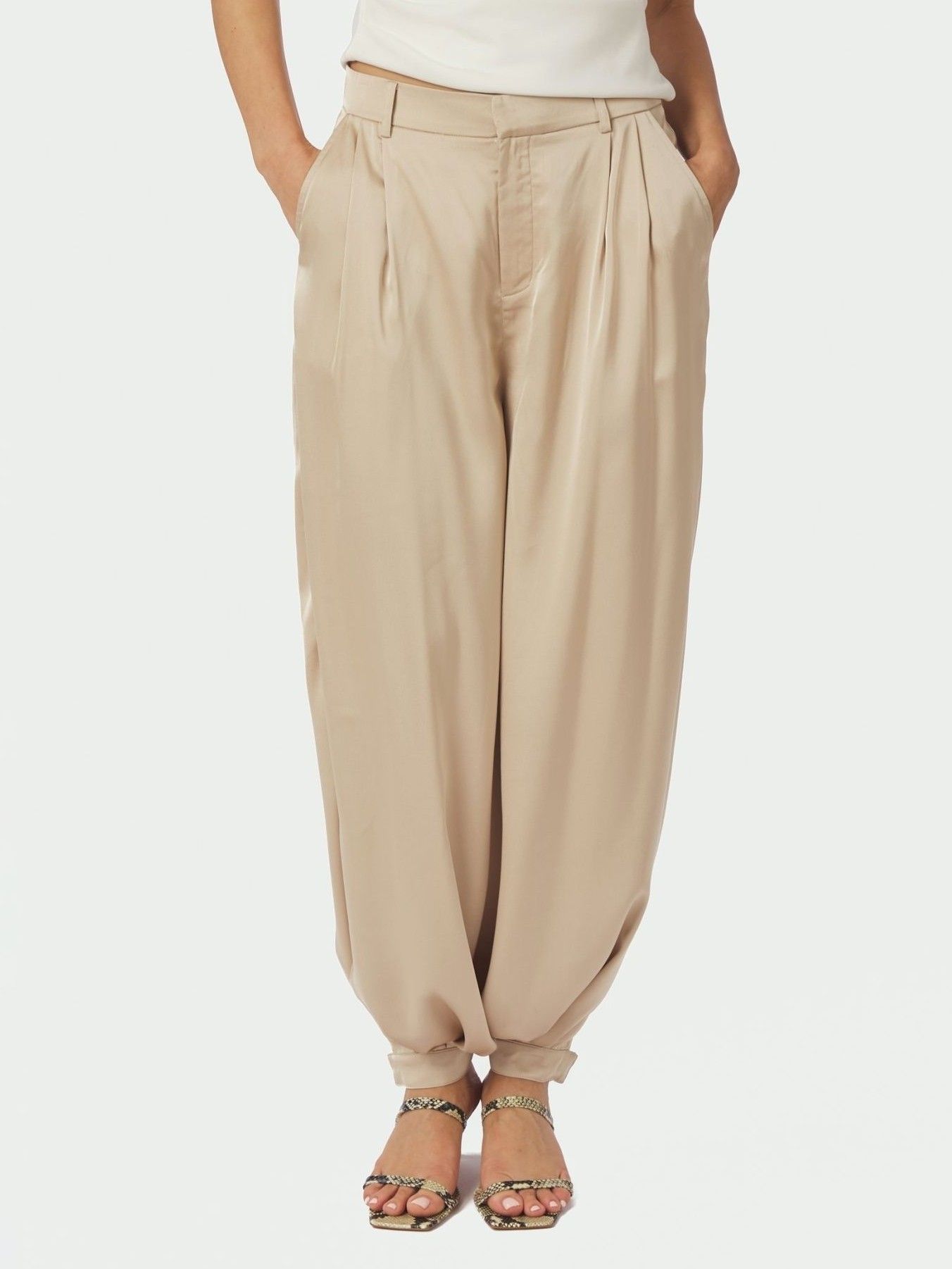 NEO NOIR - SHORT - Beige