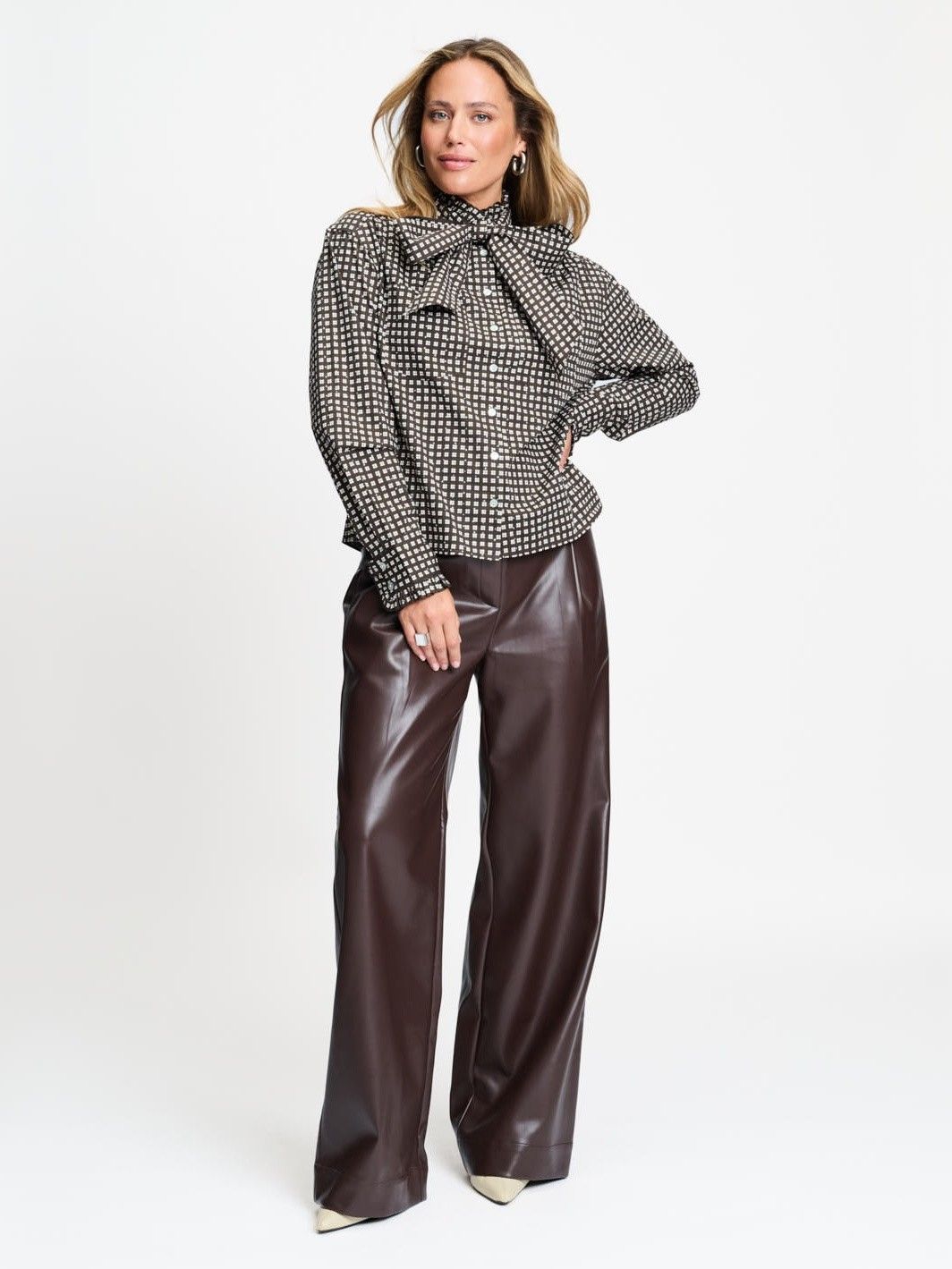 POM AMSTERDAM - BLOUSE - Bruin
