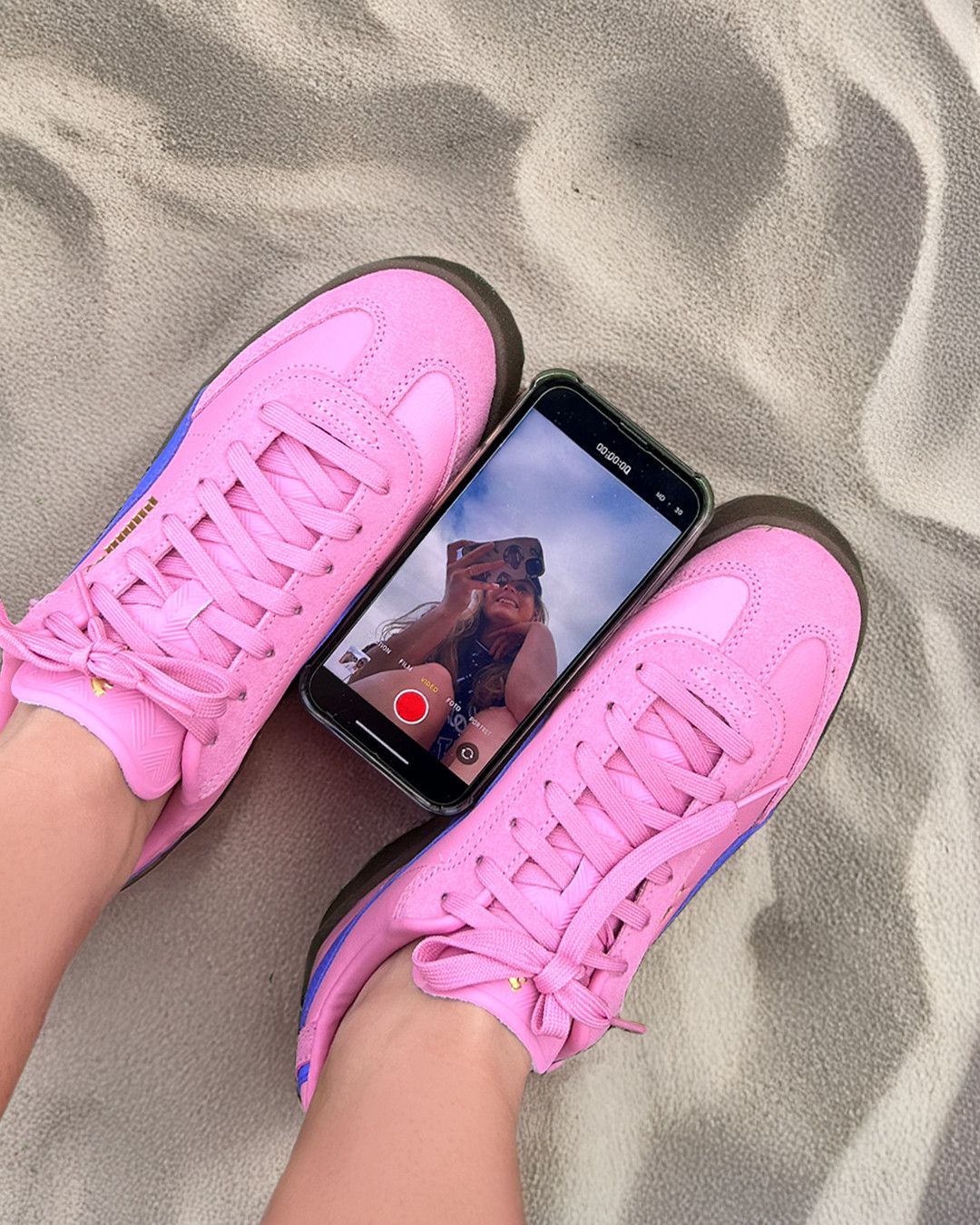 STEP UP YOUR SHOE GAME⁠
⁠
Let’s be honest: je hebt nooit écht genoeg schoenen. Gelukkig vind je tussen jouw membercheques een cheque van €15,- speciaal om te besteden aan je volgende favoriete paar. Van frisse sneakers tot zomerse sandalen: jij straalt straks van top tot teen.⁠
⁠
Swipe voor wat zomerse schoenen inspiratie en shop je favorieten bij ons in Gorredijk. ✨⁠
⁠
#zijvanrinsma #rinsmamodeplein #memberweken #cadeaucheques #schoenen