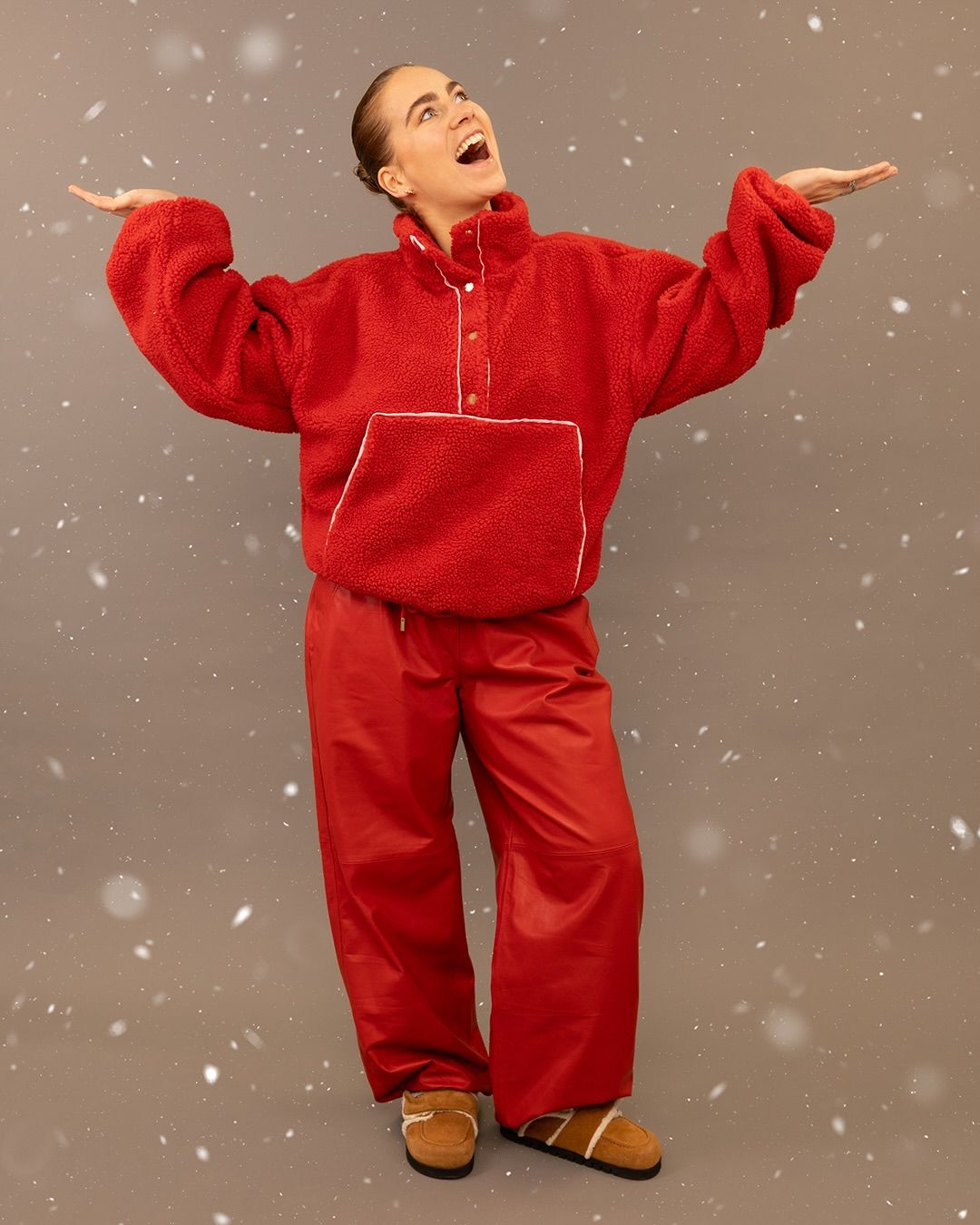 Dit weekend shop je jouw nieuwe favoriete winterse outfit tijdens Het Midwinter Event! ❄️
Deze zaterdag en koopzondag verandert ons Modeplein in een knus winterplein met gegarandeerde sneeuw. De feestcollecties zijn compleet, er is winterse gezelligheid met een DIY kerstbal corner, pop-ups van De Tassen Salon en kransen by Ilonka, live muziek, glühwein en snert. 

Kom langs en beleef hét Modeplein op zijn gezelligst 🎄

#zijvanrinsma #rinsmamodeplein #midwinterevent #kerstinspiratie #gorredijk