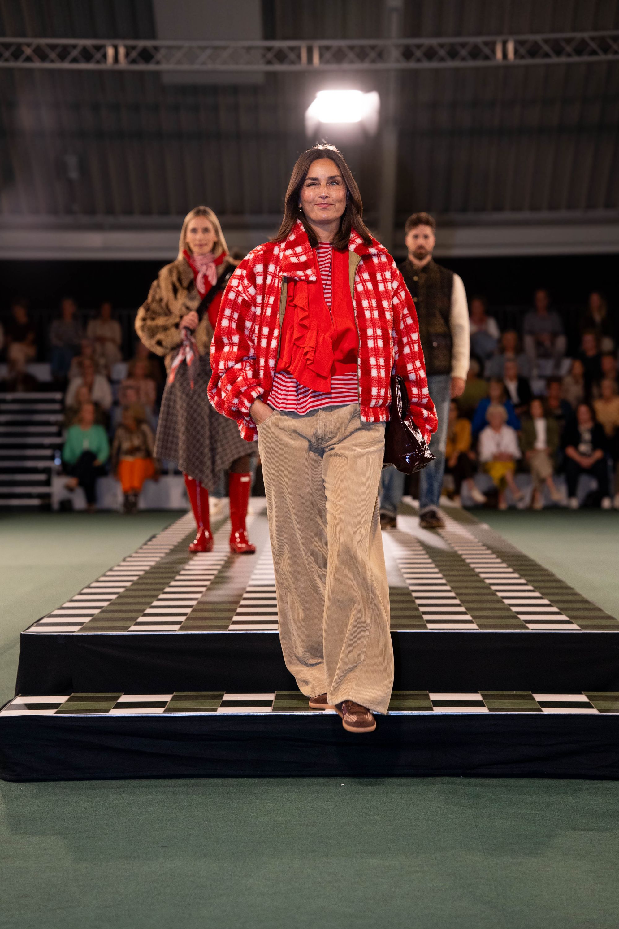 Statement Red